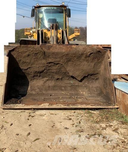 Volvo L 120 E Gumikerekes homlokrakodók