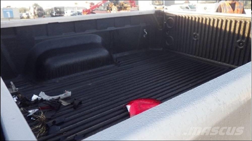 Toyota Hilux 5 Egyéb
