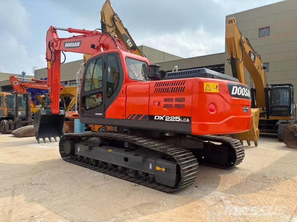 Doosan DX 225 Lánctalpas kotrók
