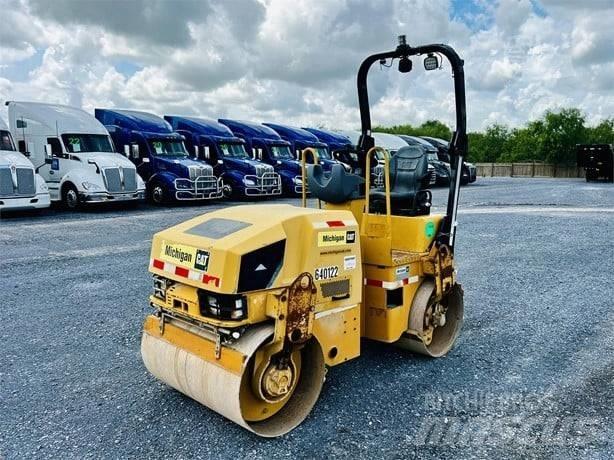 CAT CB 24 Ikerdobos hengerek