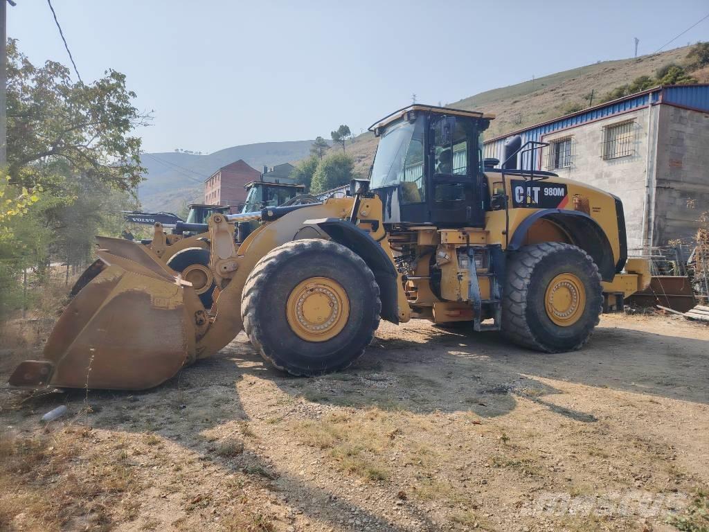 CAT 980 M Gumikerekes homlokrakodók