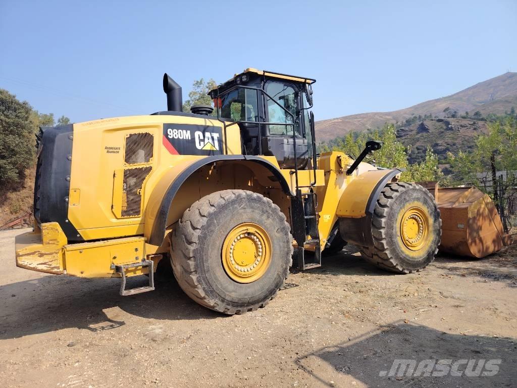 CAT 980 M Gumikerekes homlokrakodók