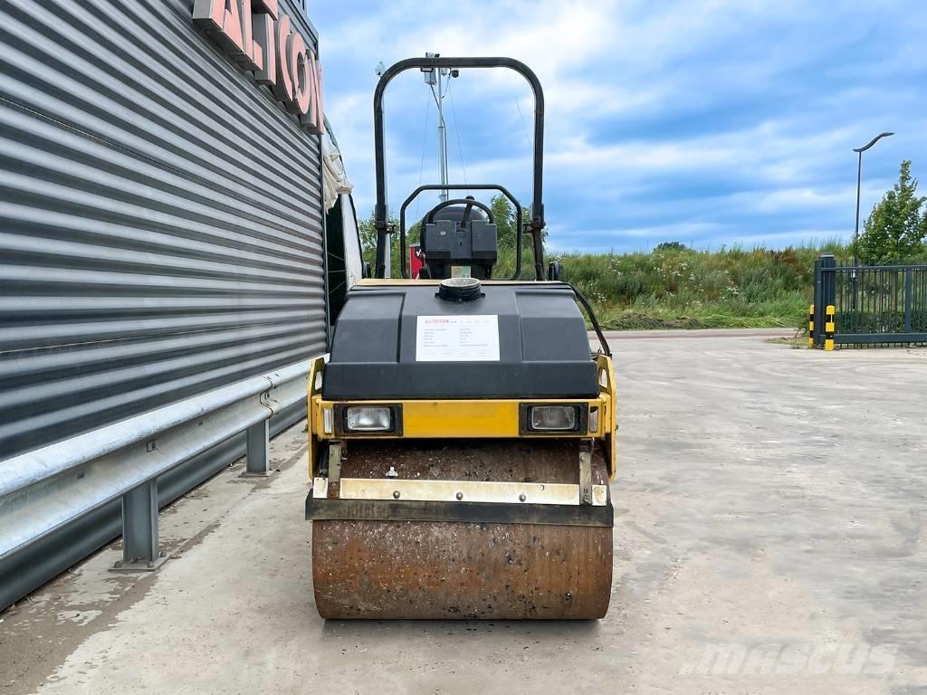 Dynapac CC102 Ikerdobos hengerek