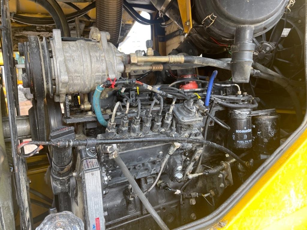 Komatsu WA 270-3 Gumikerekes homlokrakodók
