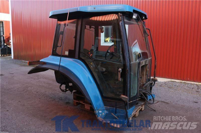 New Holland 8870 Vezetőfülke és belső tartozékok