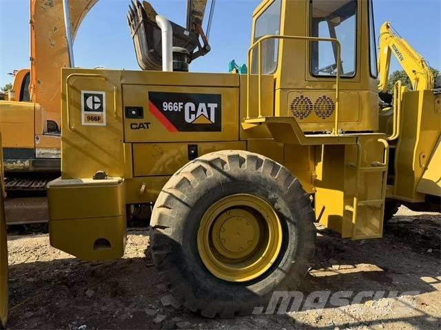 CAT 966 F Gumikerekes homlokrakodók