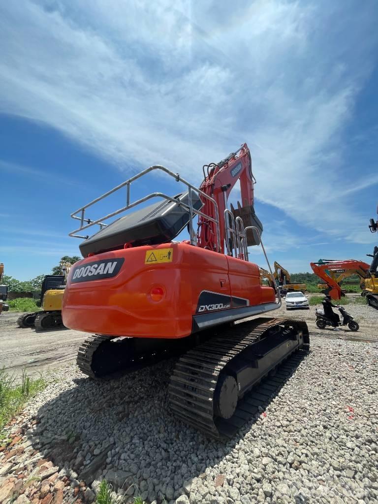 Doosan DX 300 Lánctalpas kotrók