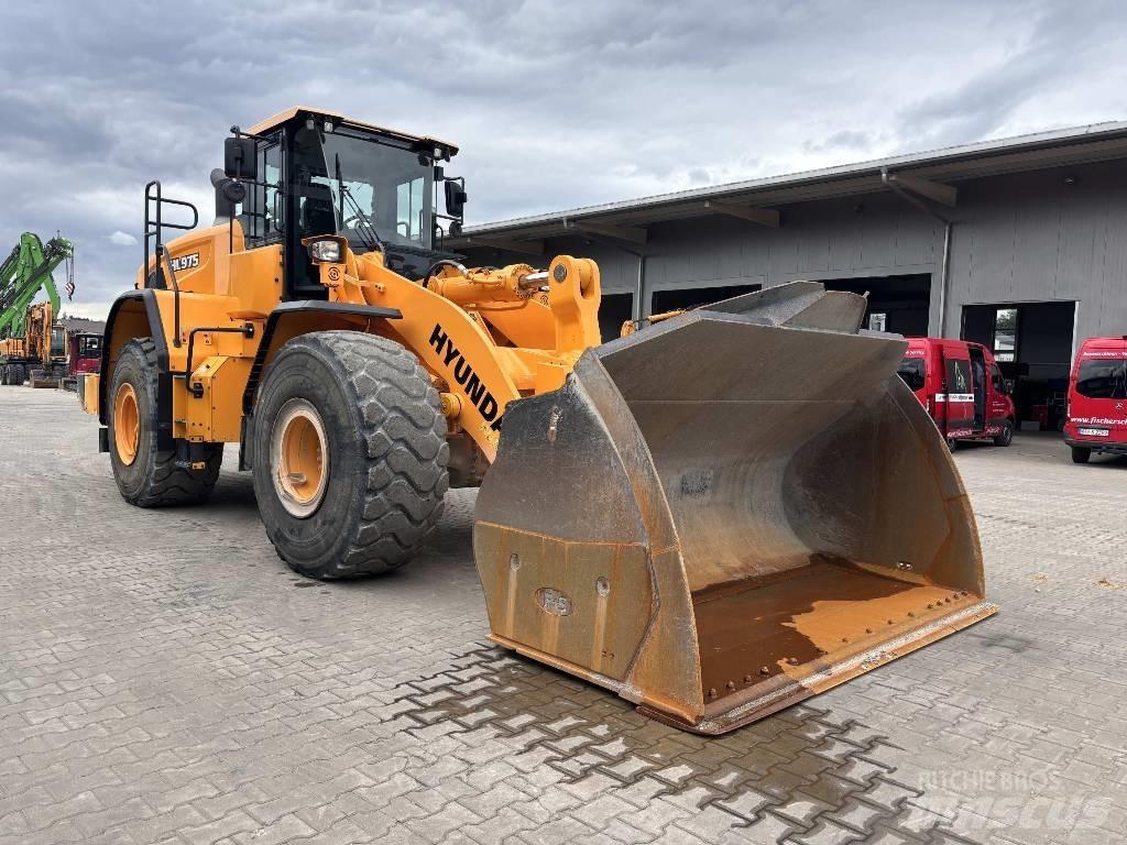 Hyundai HL 975 Gumikerekes homlokrakodók