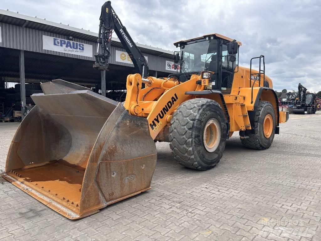 Hyundai HL 975 Gumikerekes homlokrakodók