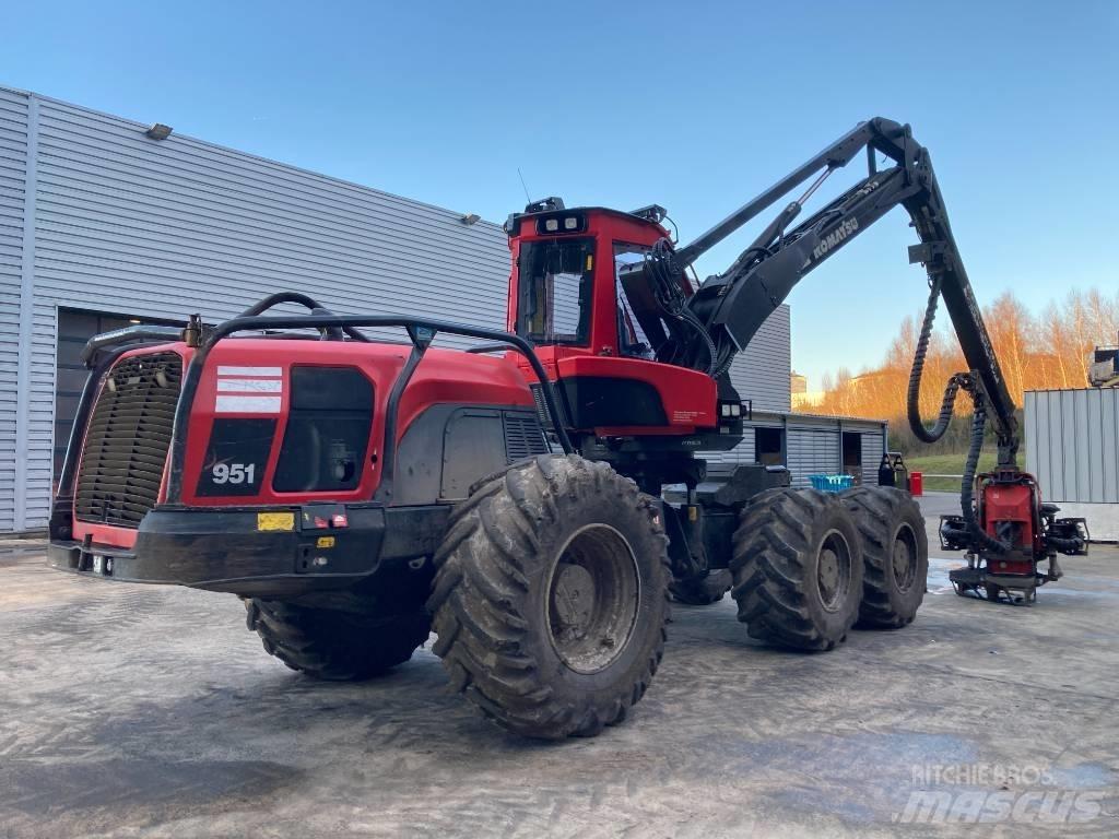 Komatsu 951 Betakarítók