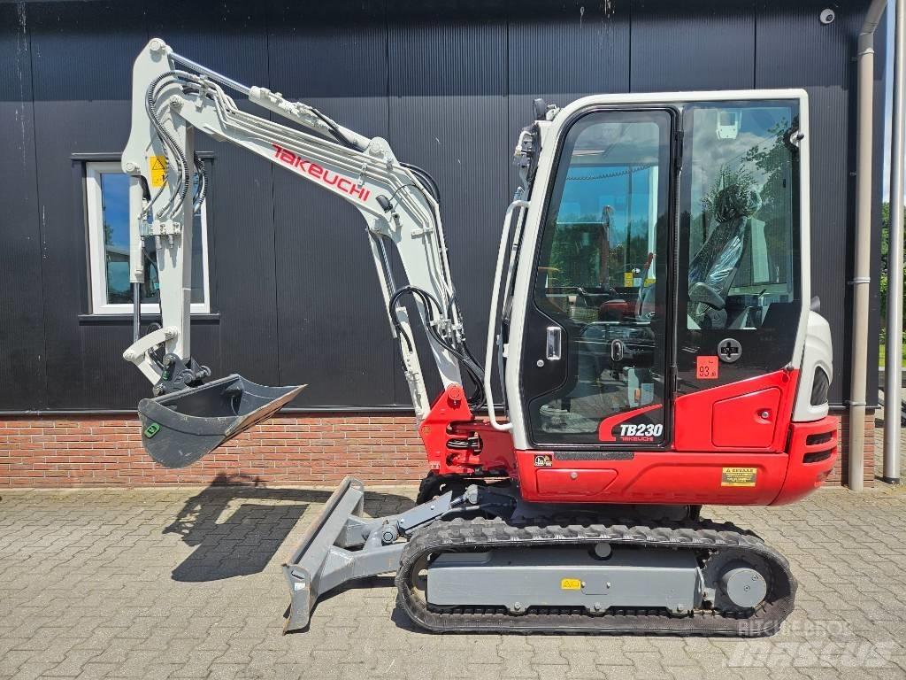 Takeuchi TB230 Mini kotrók < 7t