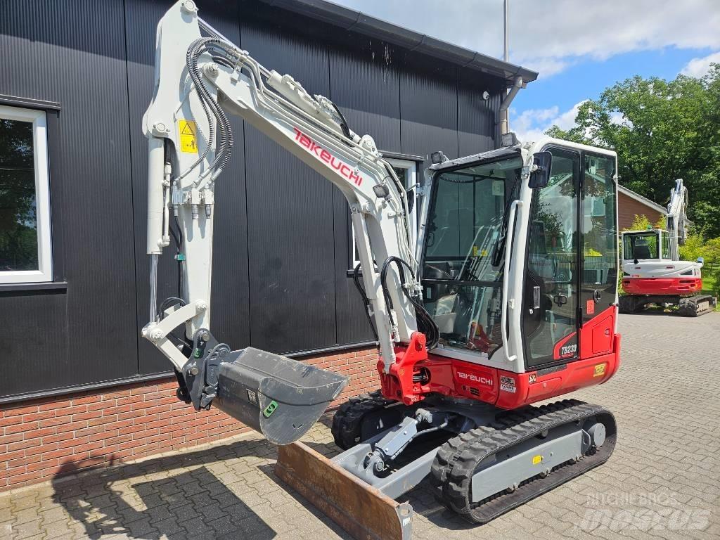 Takeuchi TB230 Mini kotrók < 7t