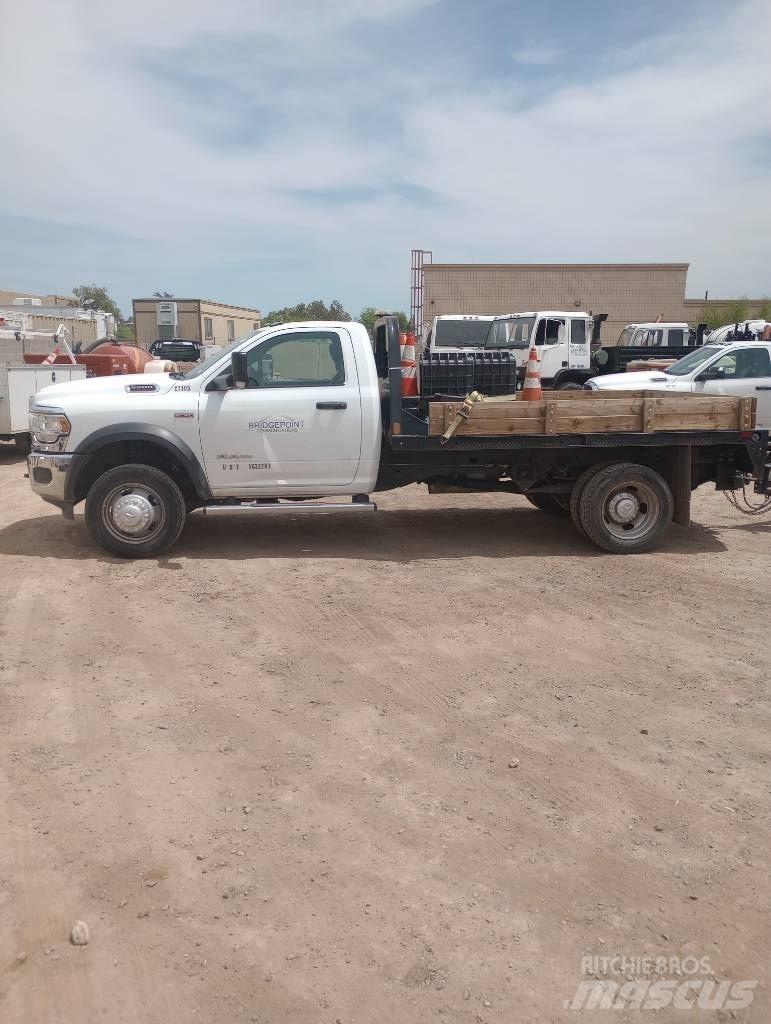RAM 5500 Platós / Ponyvás teherautók