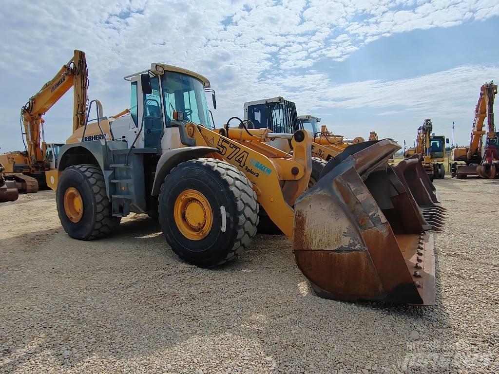Liebherr 574 Gumikerekes homlokrakodók