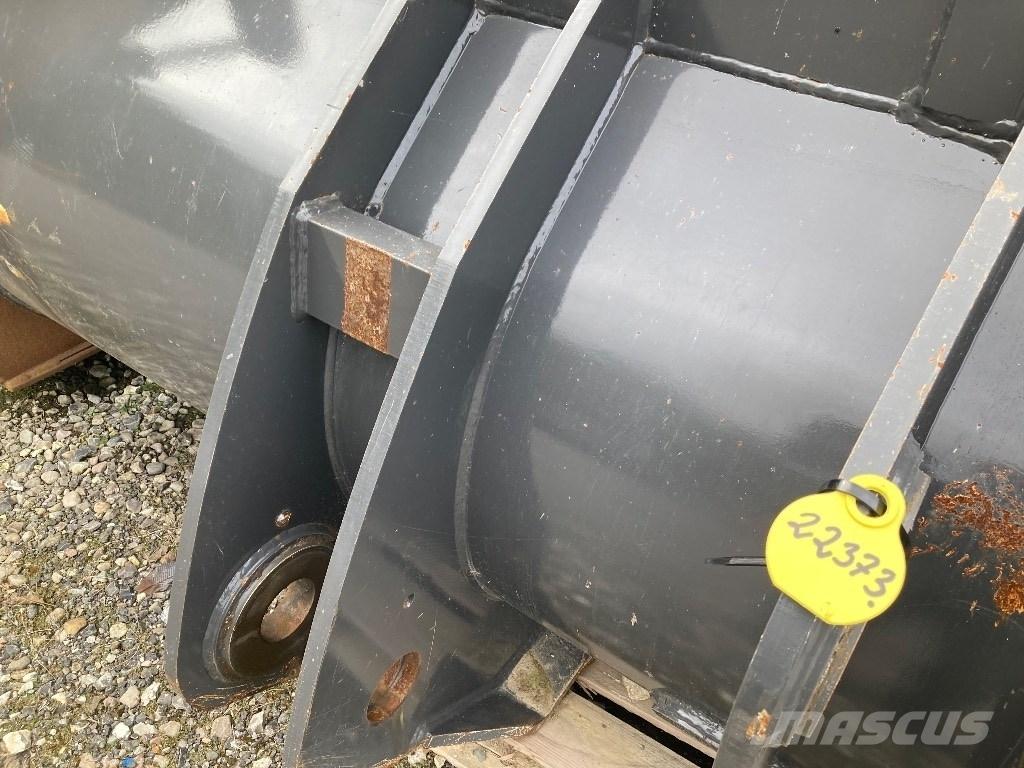 CASE 821 Skovl Gumikerekes homlokrakodók