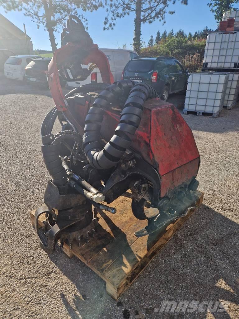 Komatsu 124 Gallyazógépek