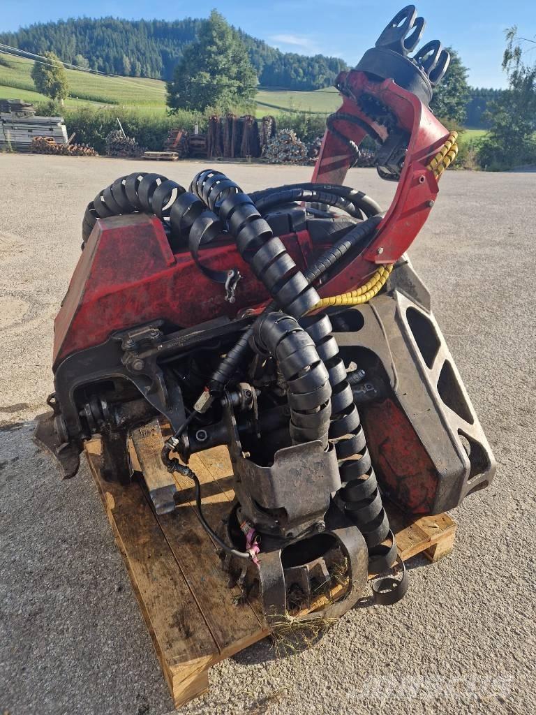Komatsu 124 Gallyazógépek