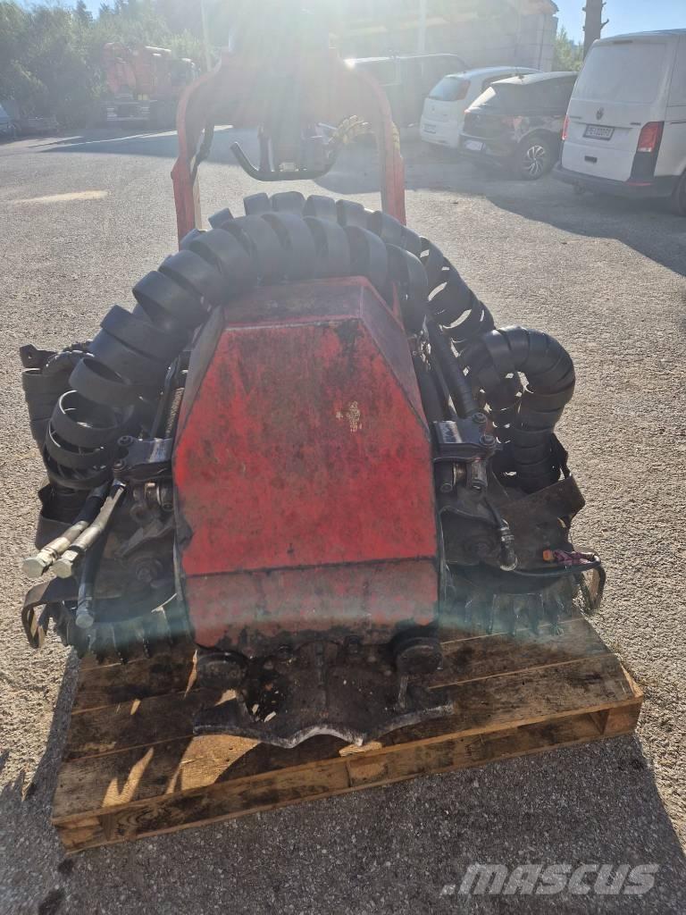Komatsu 124 Gallyazógépek
