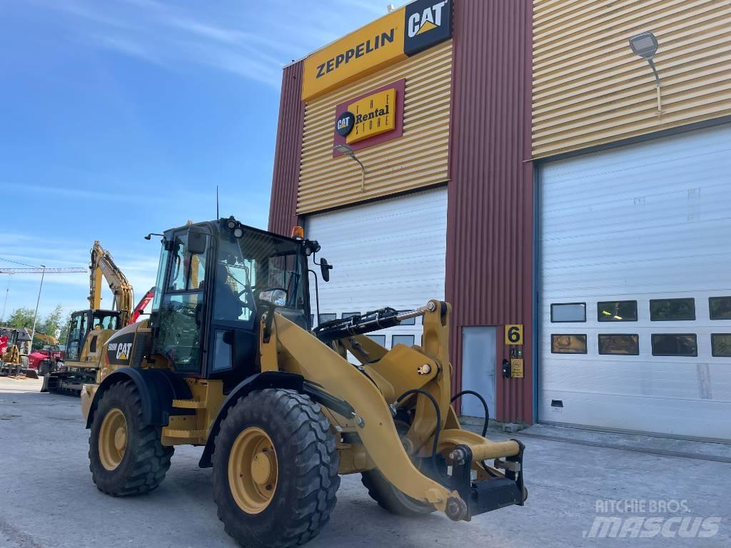 CAT 908 M Gumikerekes homlokrakodók