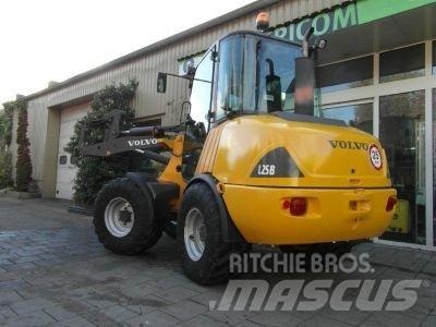 Volvo L25-B Gumikerekes homlokrakodók