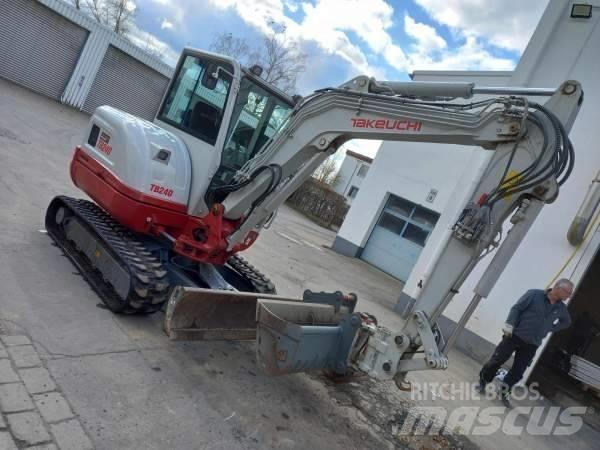 Takeuchi TB 240 DPF Mini kotrók < 7t