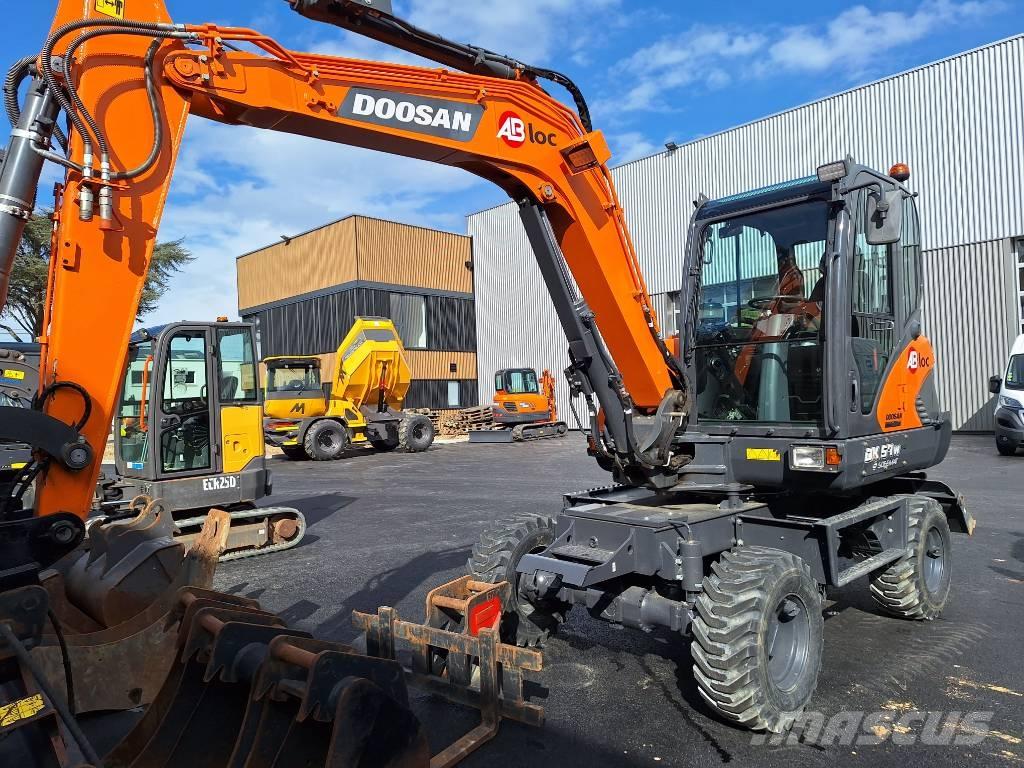 Doosan DX 57 W Gumikerekes kotrók