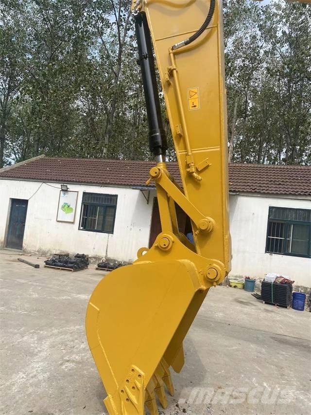 CAT 320D2 Lánctalpas kotrók