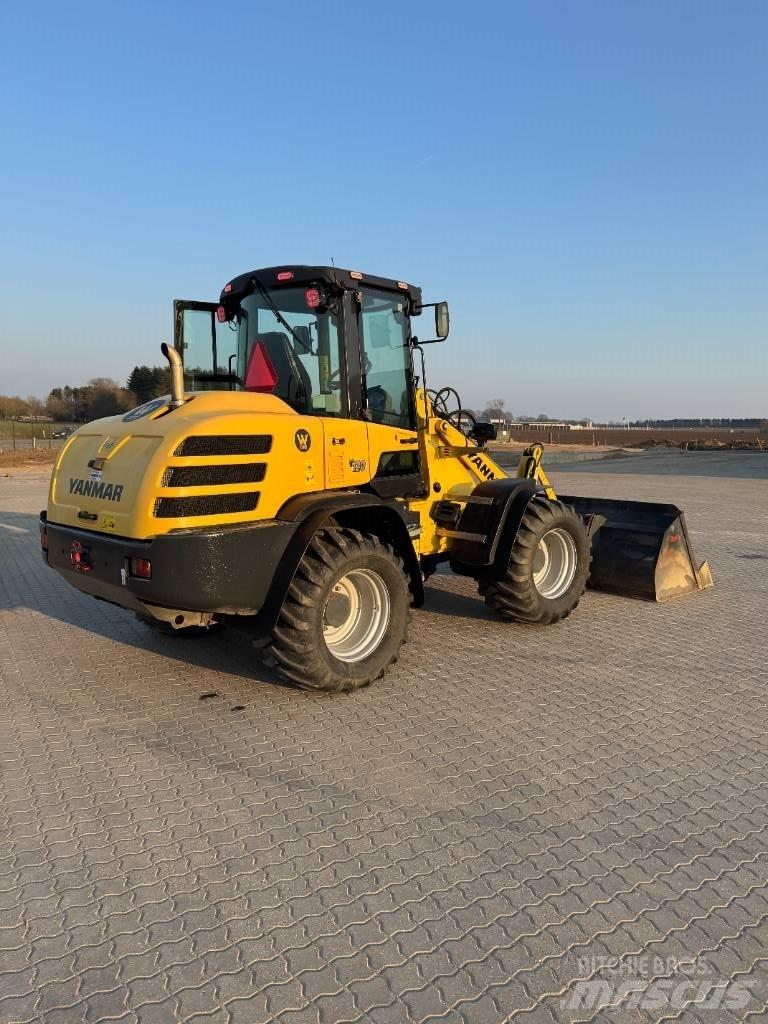 Yanmar V 120 Gumikerekes homlokrakodók