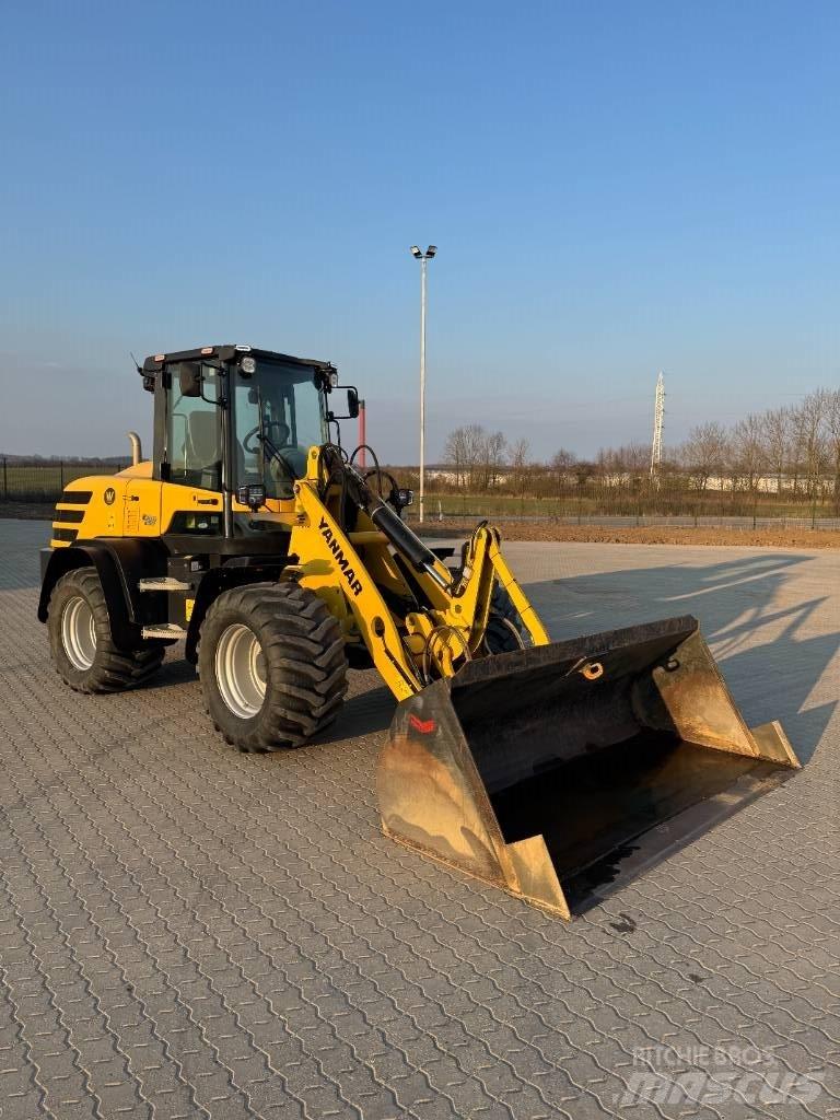 Yanmar V 120 Gumikerekes homlokrakodók