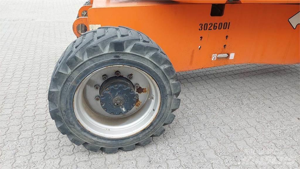 JLG E800AJ Karos emelők