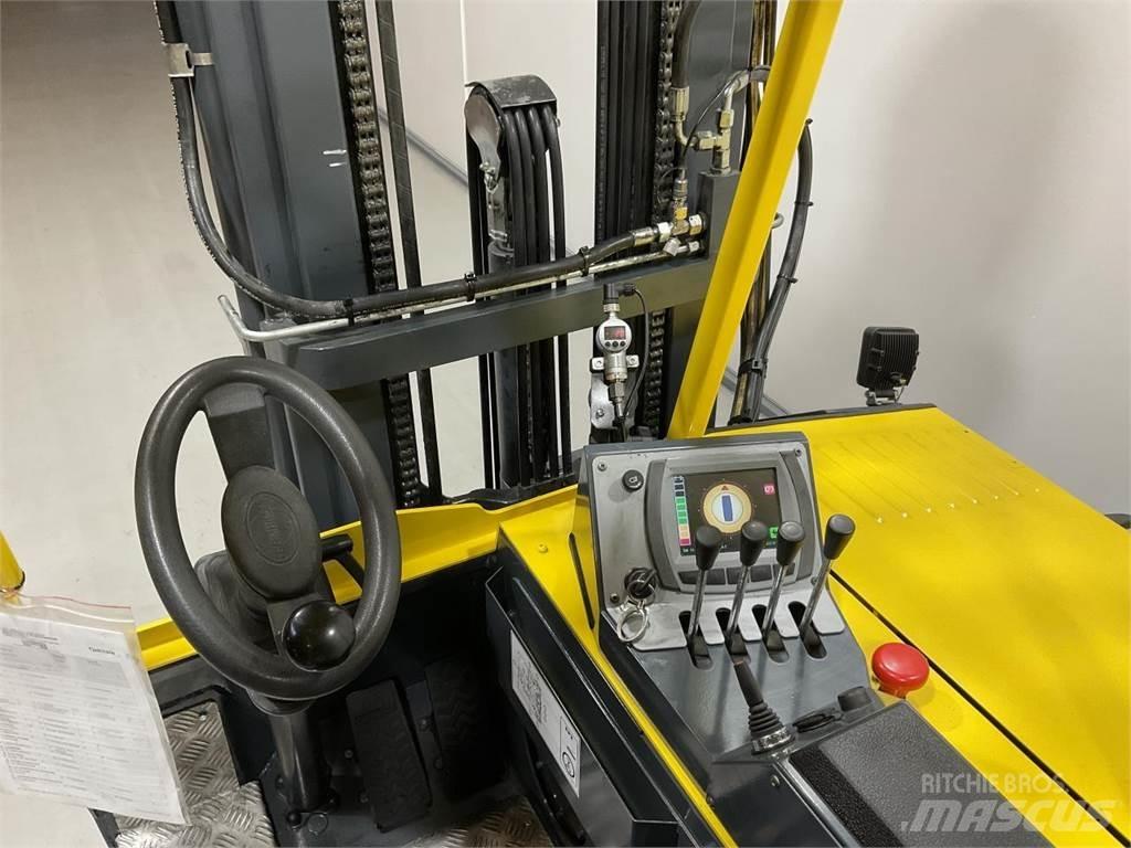 Combilift CBE3000 Tolóoszlopos négyutas targonca