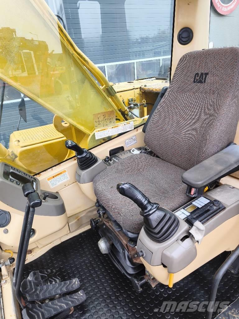 CAT 325 B L Lánctalpas kotrók