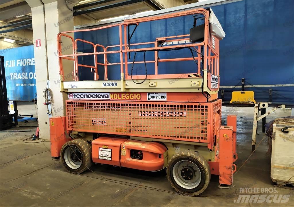JLG M 4069 Ollós emelők