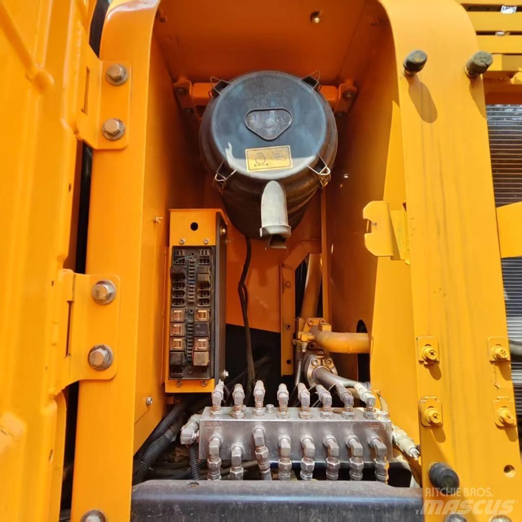 Hyundai Robex 300 LC Lánctalpas kotrók