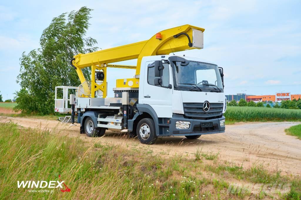 Palfinger P 300 KS Teherautóra szerelt emelők és állványok