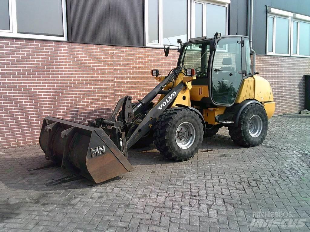 Volvo L25B Gumikerekes homlokrakodók
