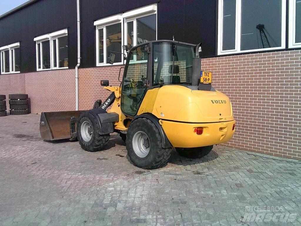 Volvo L25B Gumikerekes homlokrakodók