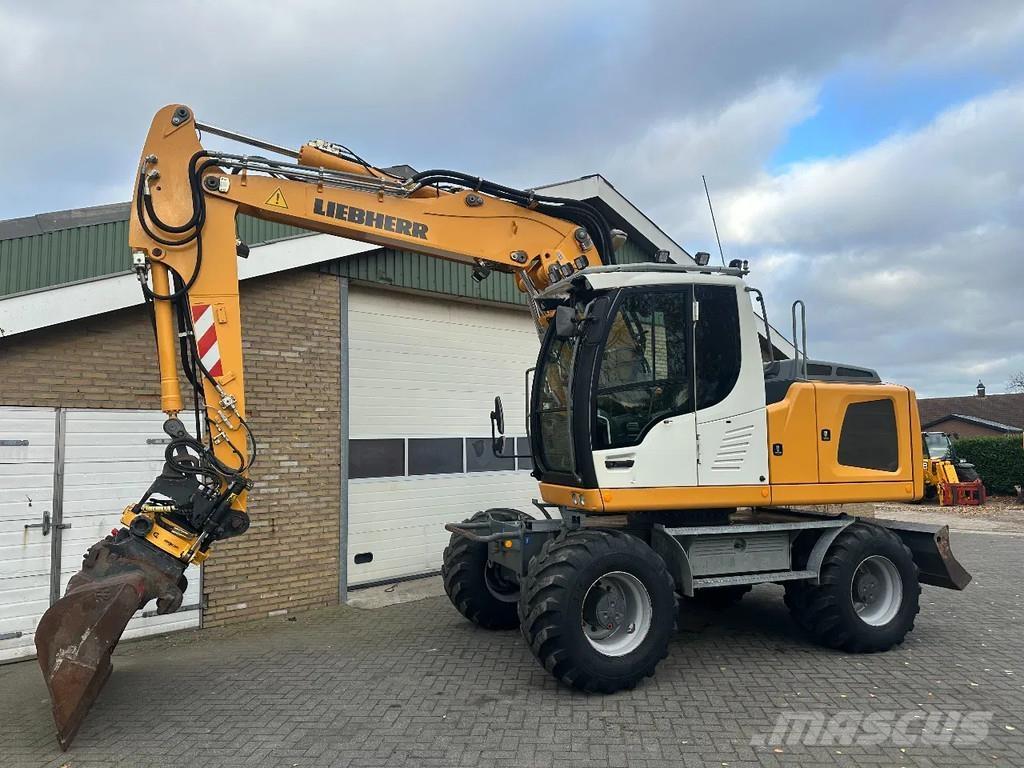 Liebherr A914 Gumikerekes kotrók