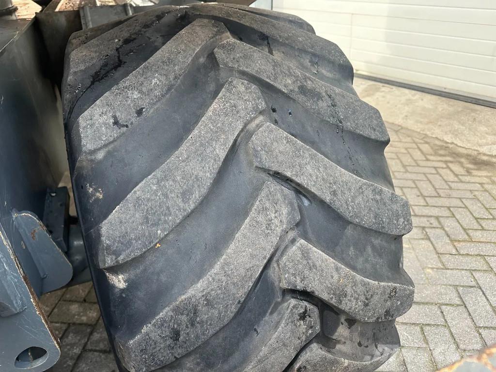 Liebherr A914 Gumikerekes kotrók