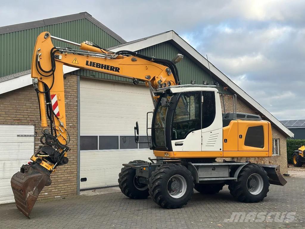 Liebherr A914 Gumikerekes kotrók