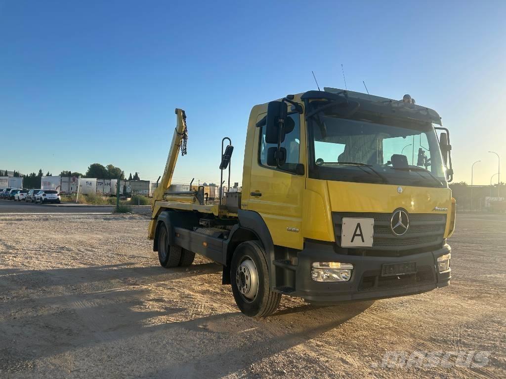 Mercedes-Benz 1530 Raktárkonténerek