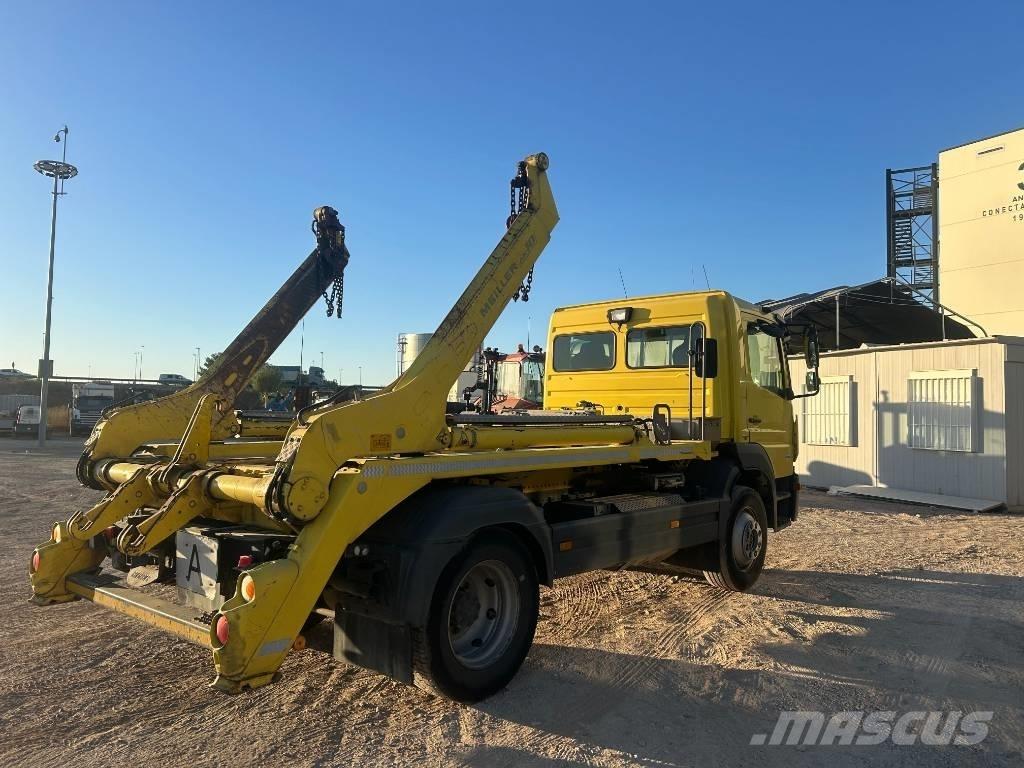 Mercedes-Benz 1530 Raktárkonténerek