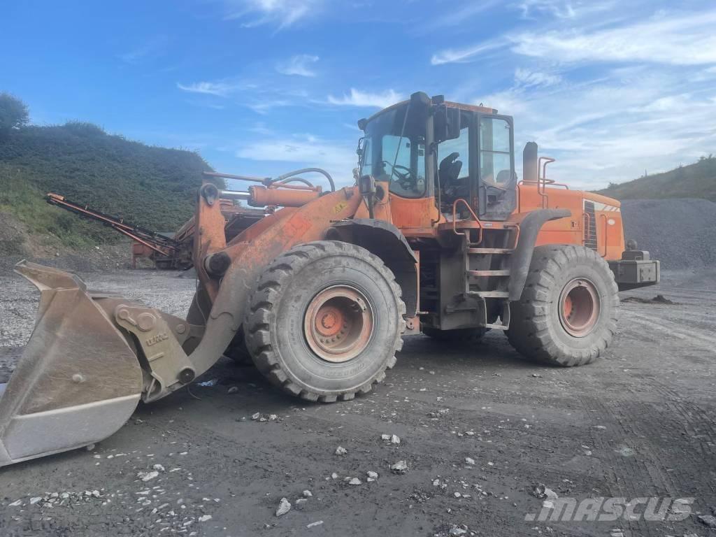 Doosan DL 400 Gumikerekes homlokrakodók