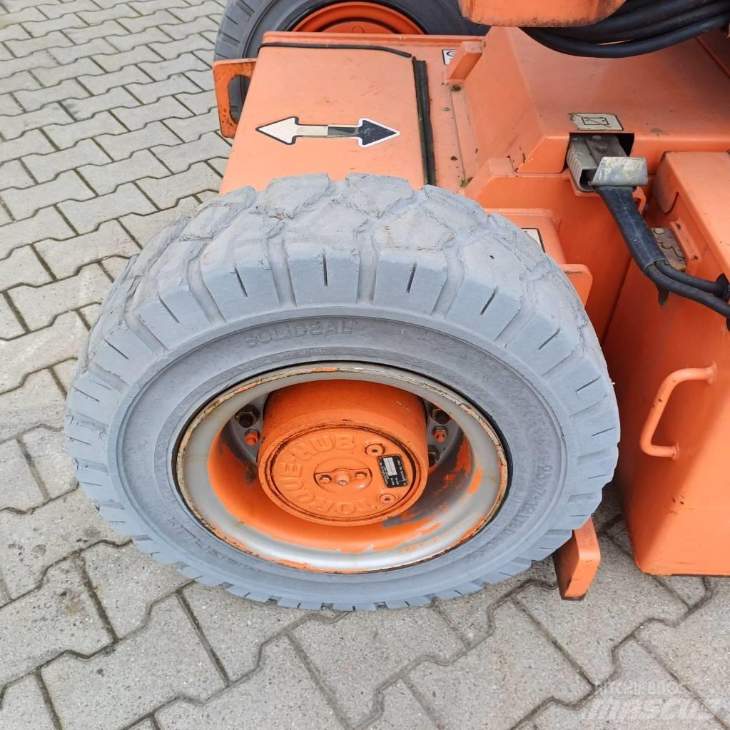 JLG E300AJP Karos emelők