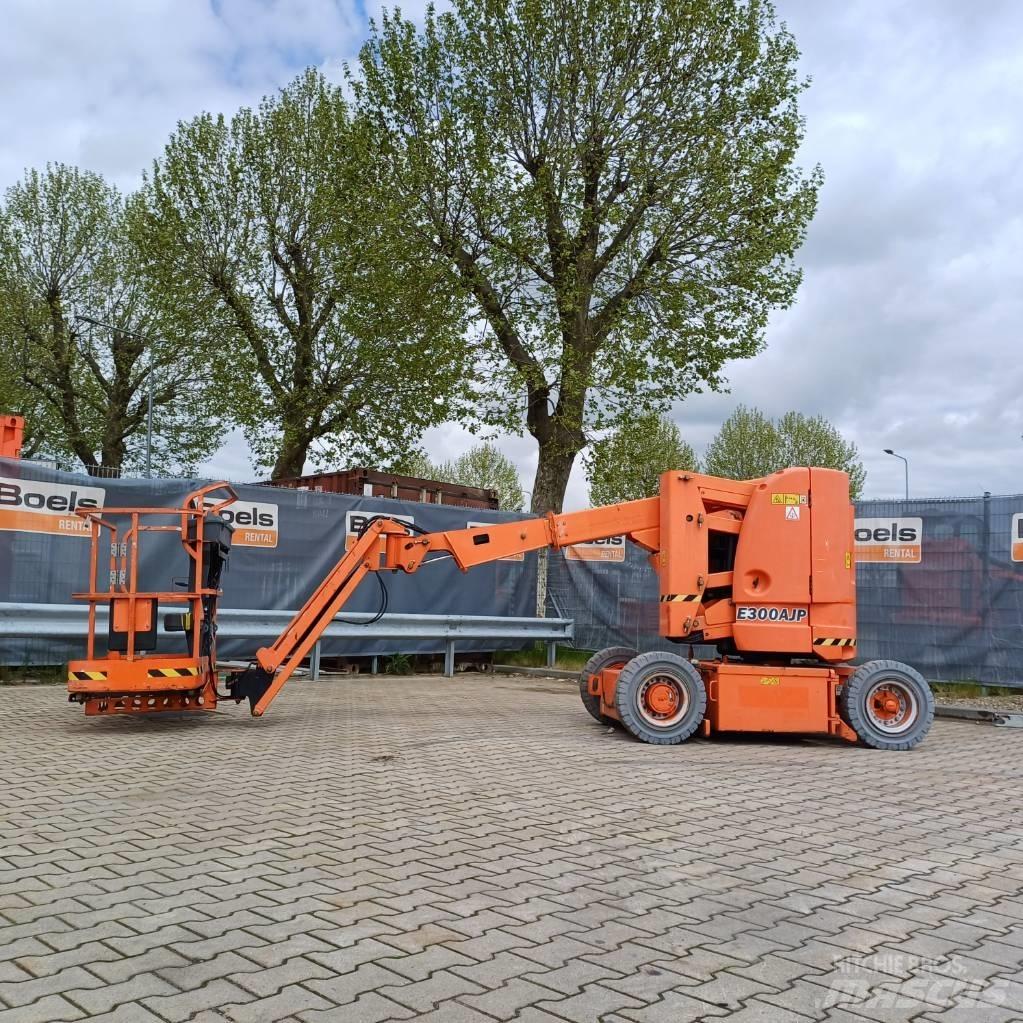 JLG E300AJP Karos emelők