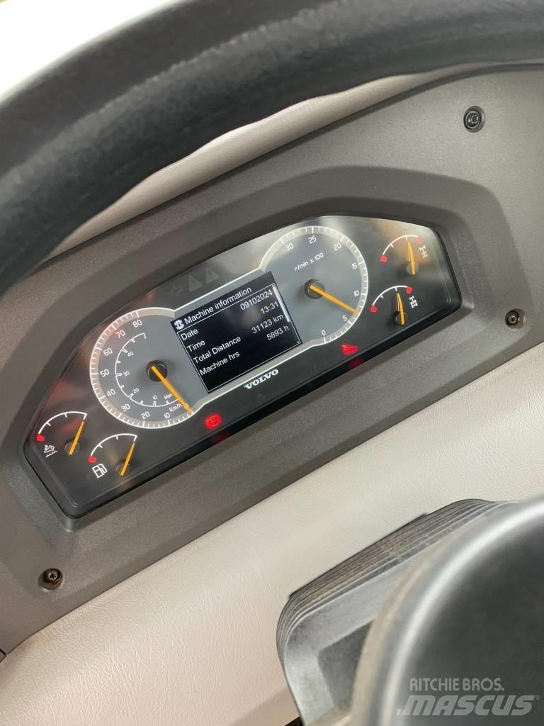 Hitachi ZX 140 W Gumikerekes kotrók