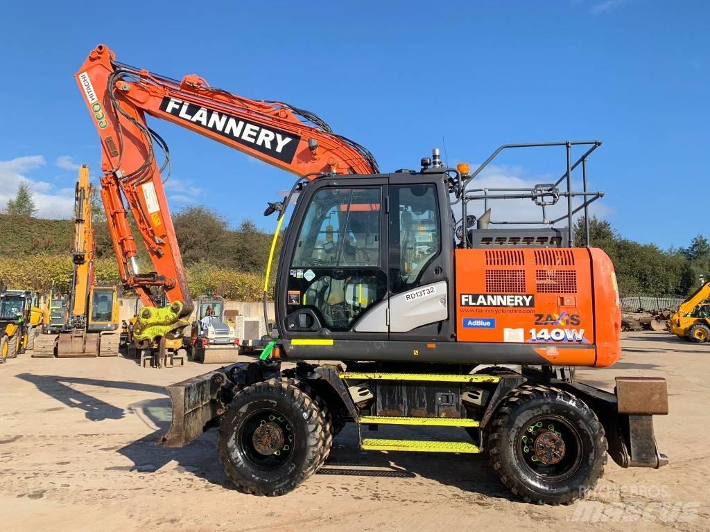 Hitachi ZX 140 W Gumikerekes kotrók