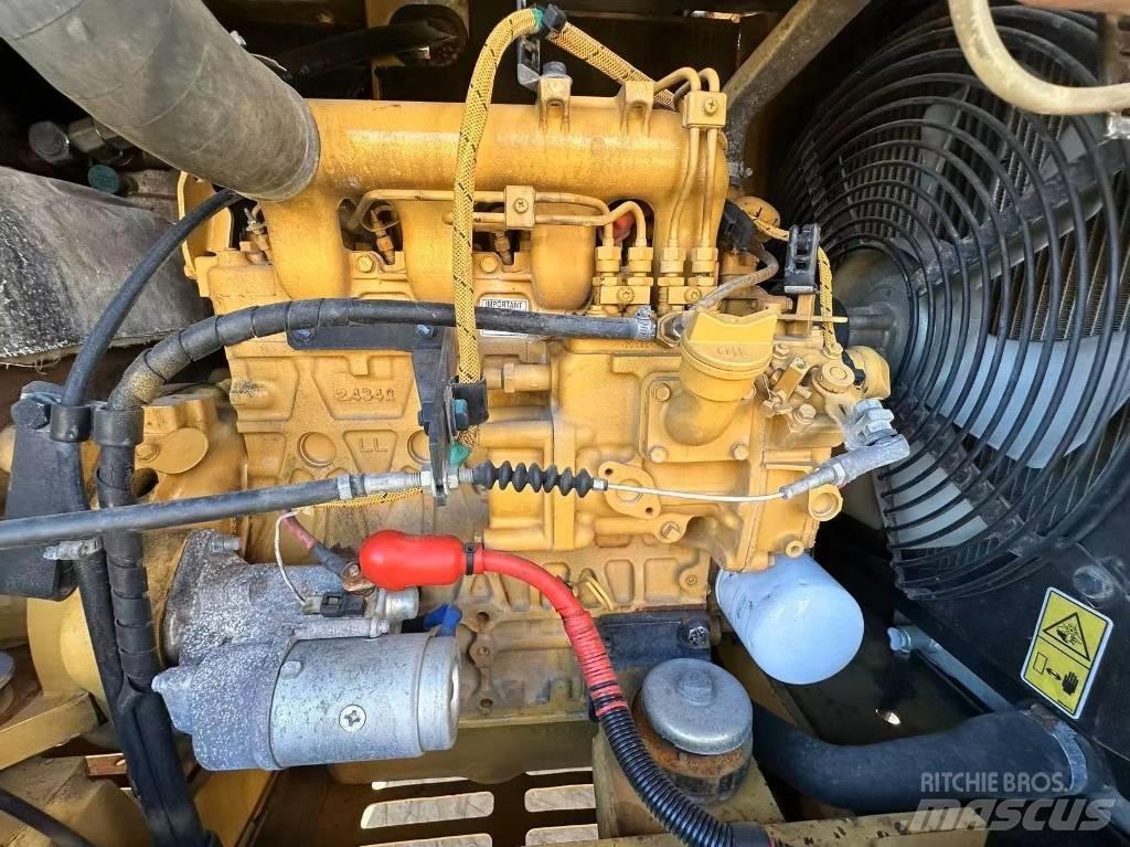 CAT 305.5 Mini kotrók < 7t