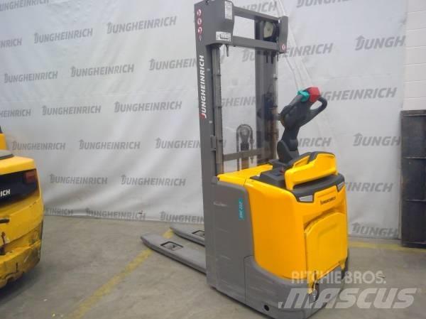 Jungheinrich ERC 212 Elektromos gyalogkíséretű targoncák