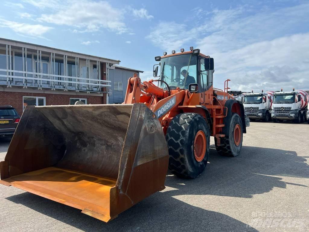 Doosan dl 300 Gumikerekes homlokrakodók